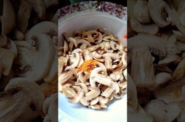 Mashroom gravy served with chapati tasty recipe | #foodshorts #cooking #foodstagram #foodies #food