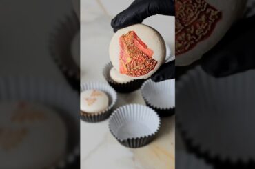 Wedding Hand-Painted Macarons! #shorts #packingorders