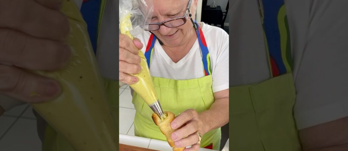 Cream Horns (Cannoncini) with Pistachio Cream #dessert #cooking #recipe #food #cook #foodie #baking