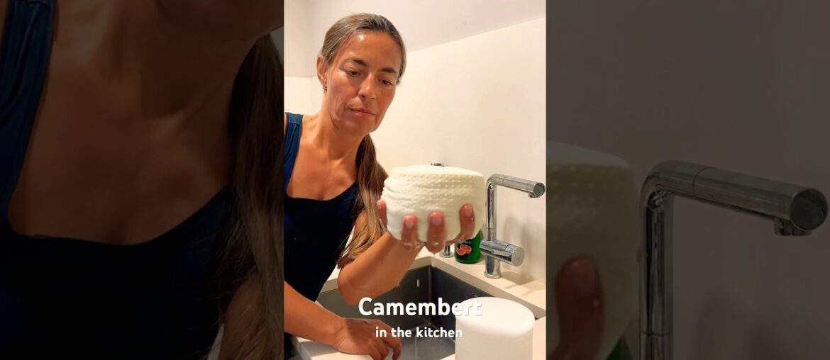 Camembert in a Pot - Just like real French. My instagram @rada_nestrelyaeva #shorts #cheese #recipe