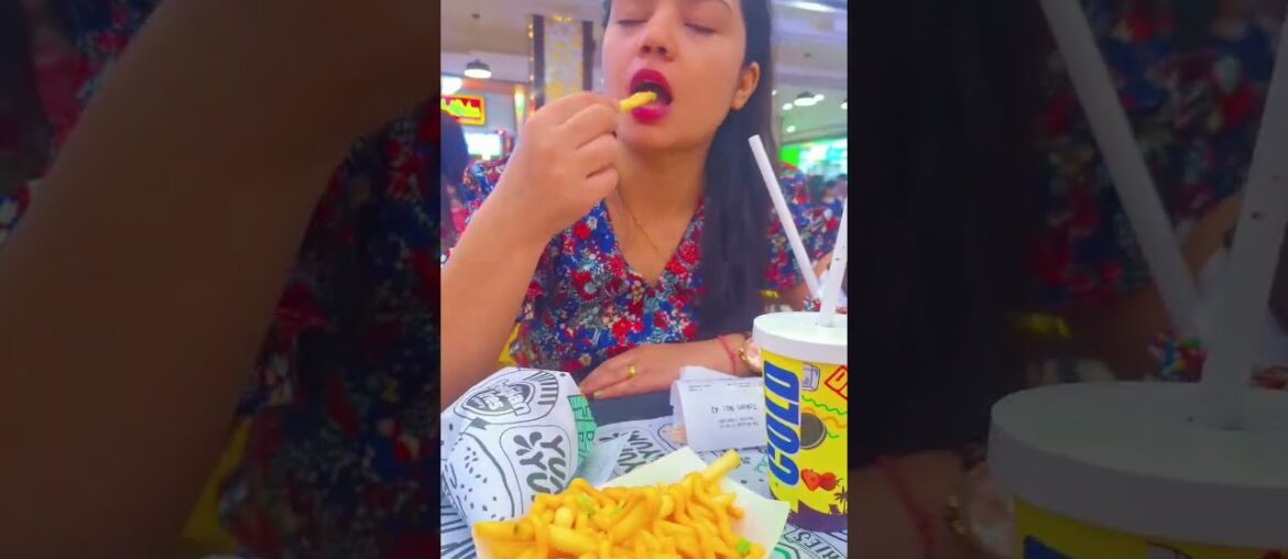 French fries #food #indiansindhi #recipe #foodie #cooking #youtubeshorts #trend #minivlog#shortsfeed