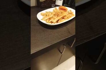 barish ka maza french fries ke sth||#aaishh #food #cooking #recipe