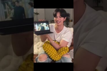 lee chae min being adorable on his weverse live #bonappetityourmajesty #leechaemin #yuna #netflix