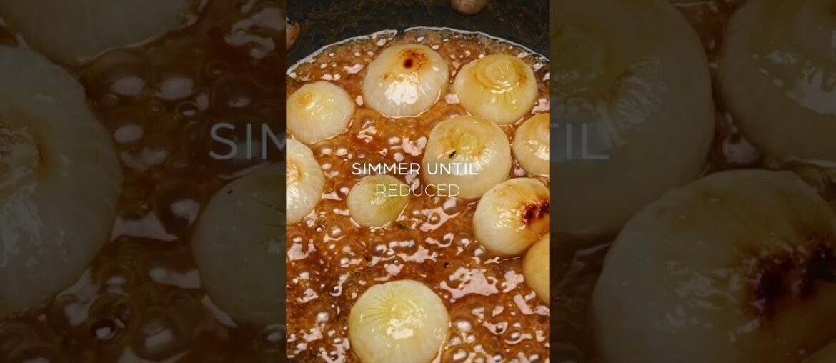 Beef tenderloin with onions and wine sauce