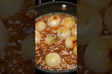 Beef tenderloin with onions and wine sauce