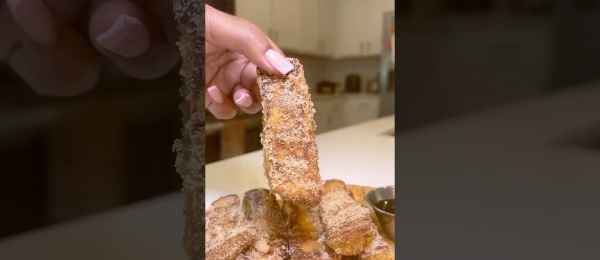Cinnamon French Toast Sticks! #recipe #frenchtoast #sweets #diy
