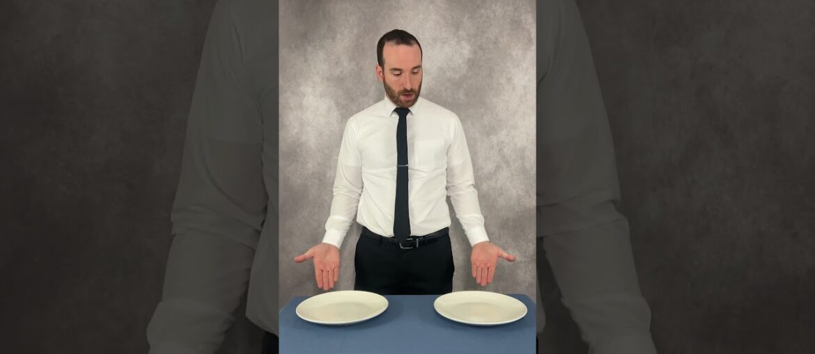 How to Carry 2 Plates for Fine Dining Restaurants #servertips