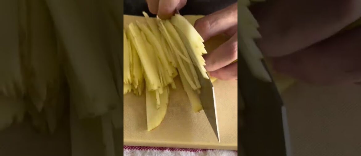 Cutting French fries. #fyp #knife #knifesharpening #shorts #knives #satisfying #cutting
