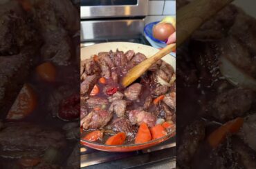 https://littleferrarokitchen.com/julia-childs-boeuf-bourguignon/ Beef Bourguignon.