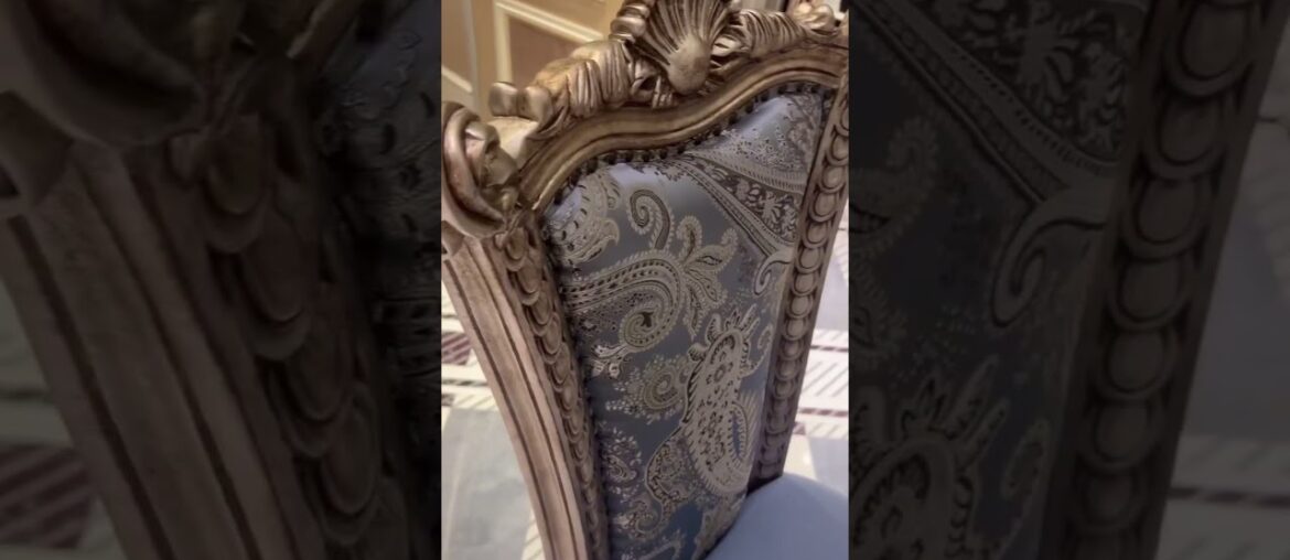 The French dining table in question is so elegant!Hey guys, this French dining table is so beautiful