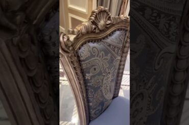 The French dining table in question is so elegant!Hey guys, this French dining table is so beautiful