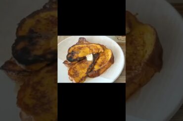 PUMPKIN FRENCH TOASTS. THE PERFECT AND EASIEST FALL BREAKFAST