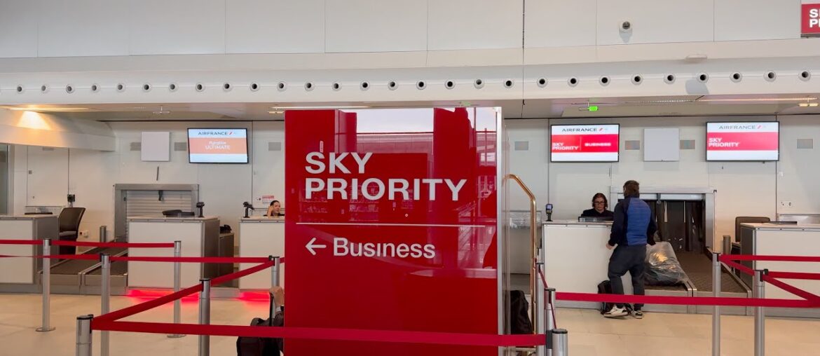 Air France Paris-Marrakech flight + Business Lounges at CDG and Marrakech. Air France Paris-Marrakech flight + Business Lounges at CDG and Marrakech.