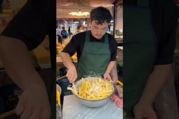 Thai wavy french fries making