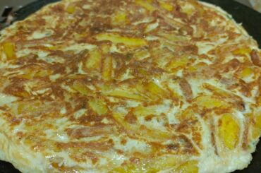 Yiga Okufumba Chips Na Maggi (French Fries Mayai) | Potato Egg Meal - Crispy Chips Mayai Recipe