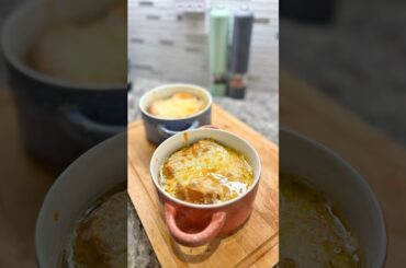Quebec style French onion soup recipe #cooking #recipe #frenchonionsoup #zupacebulowa #przepis #soup