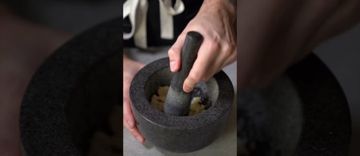 HOW TO MAKE AIOLI VS GARLIC MAYO