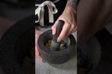 HOW TO MAKE AIOLI VS GARLIC MAYO