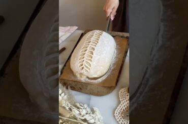 Scoring a batard - simple wheat stalk