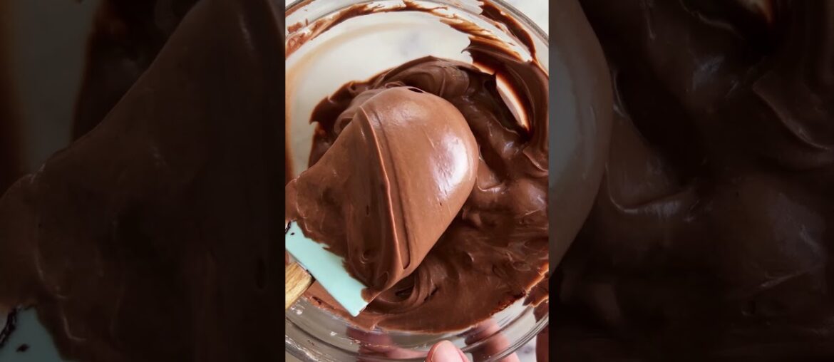 EASIEST EVER CHOCOLATE MOUSSE CAKE RECIPE | CHOCOLATE MOUSSE CAKE AT HOME | EGGLESS DESSERTS #shorts