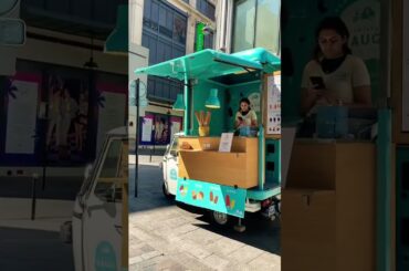 I’m in Paris and see the most cutest food truck ever Paris 2022