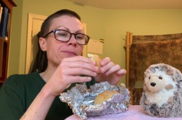 Silent eats - French dinner rolls (La Brea Bakery)