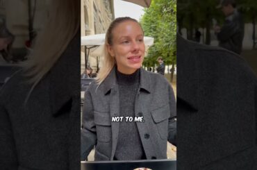 French waiter vs American customer fighting over the bill #comedy #frenchrestaurant #usa #paris