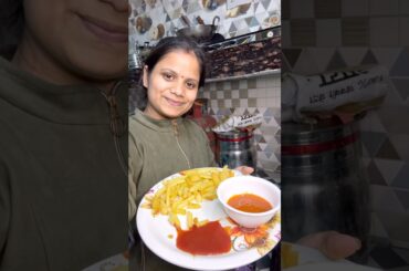 Aaj ghar pe crispy French fries bnaye #vlog-203 #shorts #minivlog #youtubeshorts #shortvideo #food