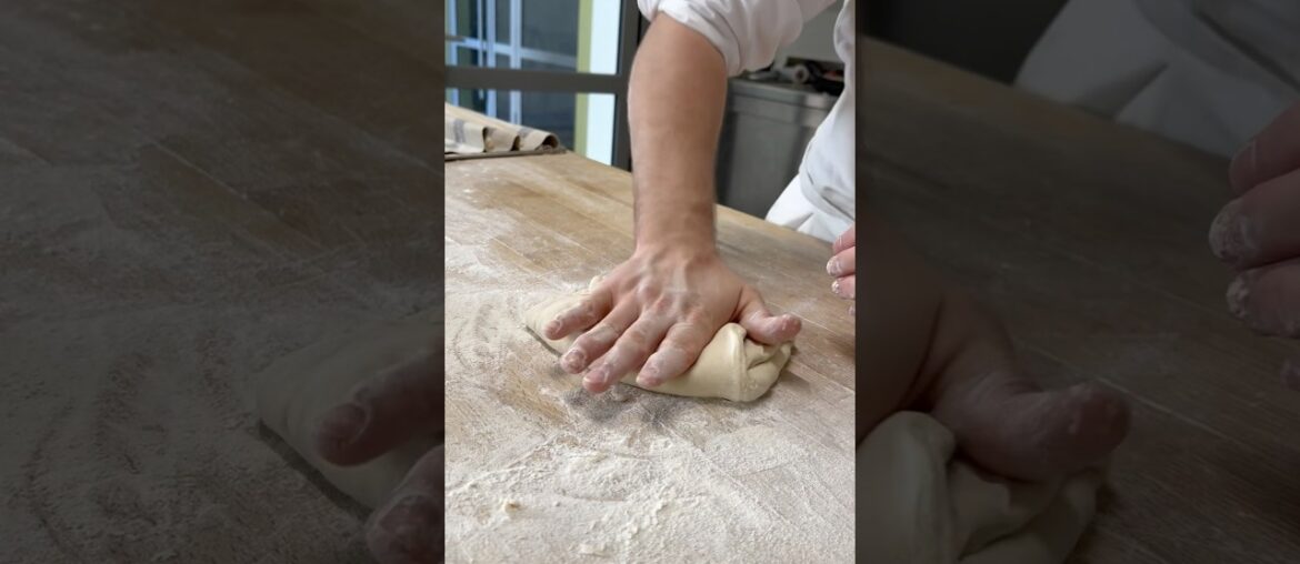 How to make a perfect baguette ? French baker shaping technique #frenchbakery #food #asmr #bakery How to make a perfect baguette ? French baker shaping technique #frenchbakery #food #asmr #bakery