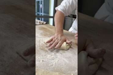 How to make a perfect baguette ? French baker shaping technique #frenchbakery #food #asmr #bakery