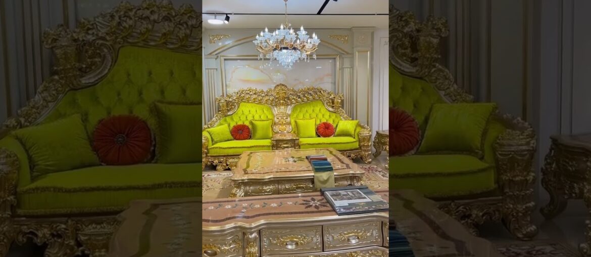 The French sofa has its own lazy romantic sense ~ The curved backrest softens the space