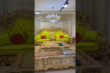 The French sofa has its own lazy romantic sense ~ The curved backrest softens the space