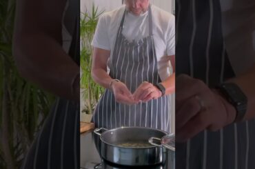 Moules Mariniere in 60 seconds. The classic French mussels recipe.