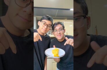 This Omelette Folding Technique Will Blow Your Mind #shorts #egg