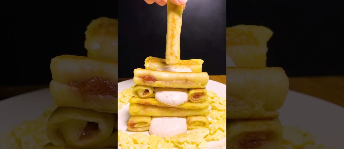 Strawberry French Toast Roll Ups with Cream