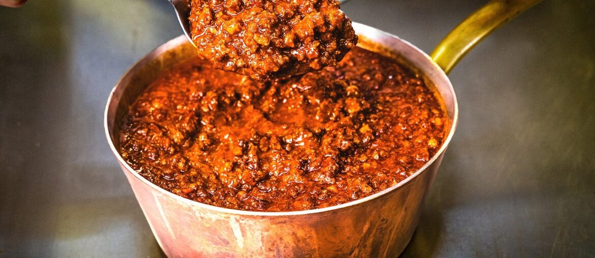 Why Restaurant Ragu Tastes So Much Better
