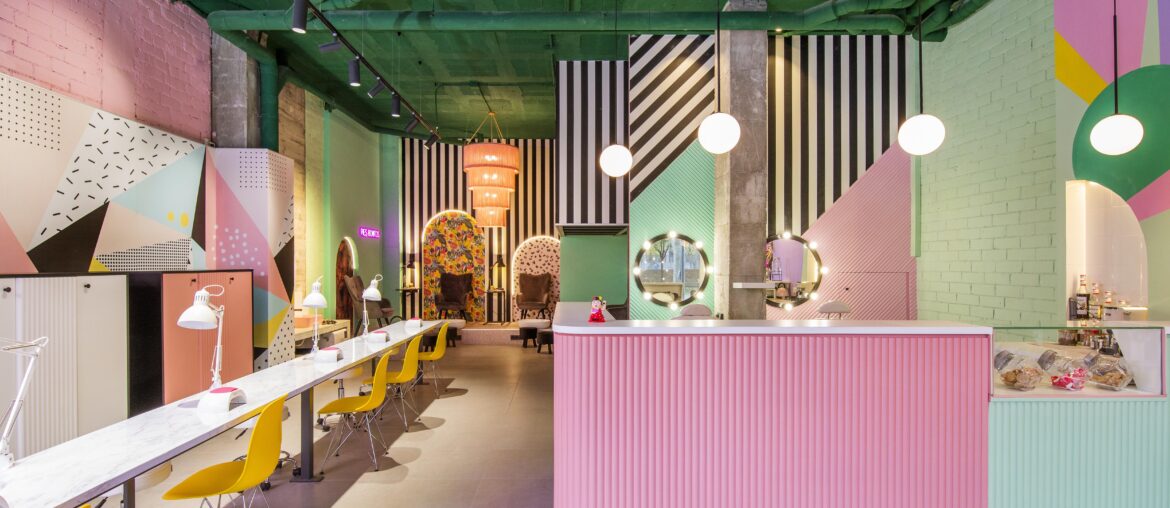 Beauty center renovated in Barcelona city, Spain [6720x4480]