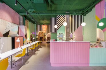 Beauty center renovated in Barcelona city, Spain [6720x4480]