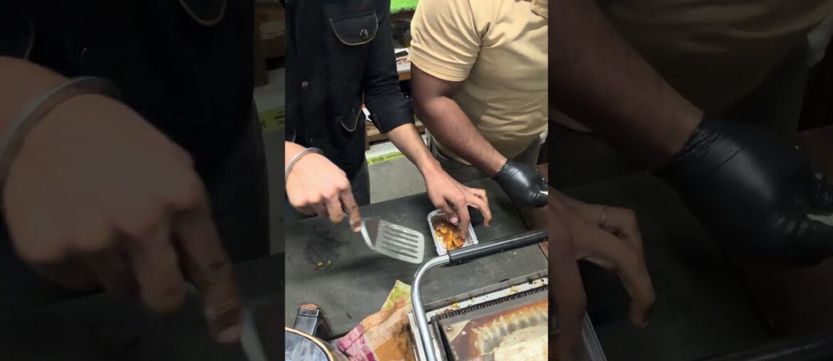 Spicy paneer pizza with cheesy fries #tastyindia #food #fastfood #foodie #cafe #shorts #viral