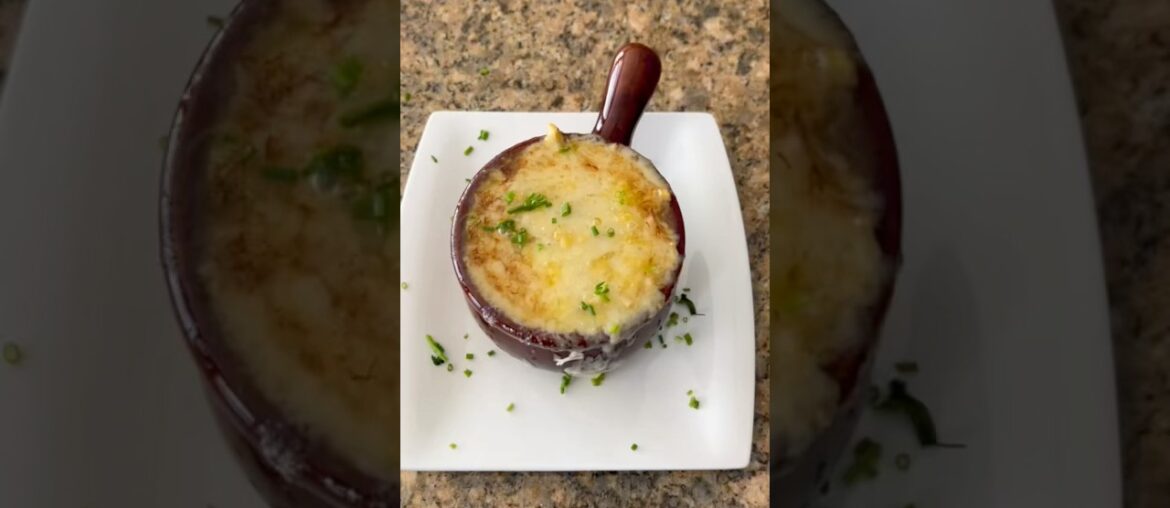Cold Day Comfort: Easy Classic French Onion Soup Recipe – Caramelized & Cheesy!