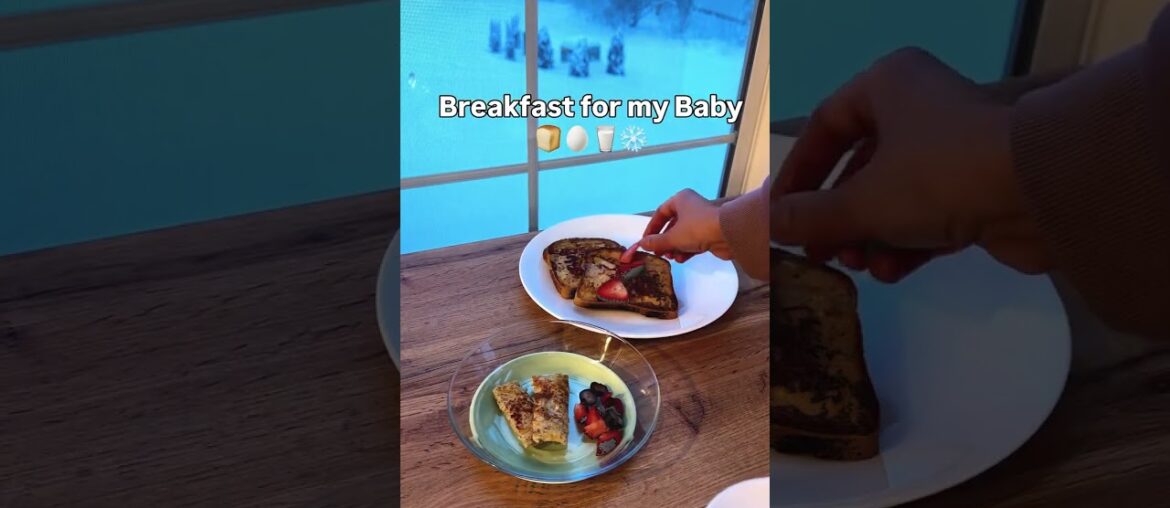 Snow Day Breakfast ❄️👇 ✅French Toast with gluten free bread ✅ Mixed berries 🫐🍓 If you want to