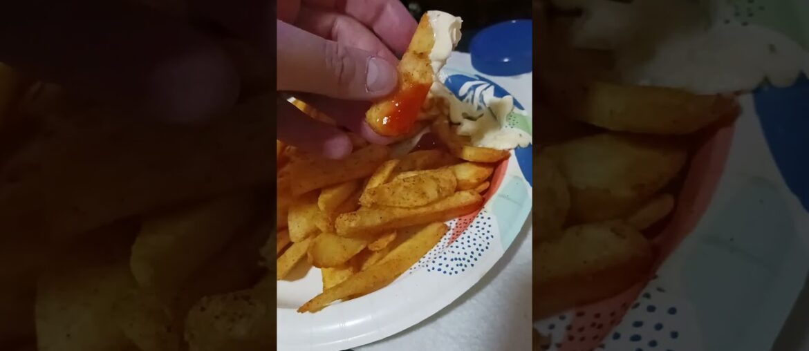 Eating Red Robin Seasoned Steak Fries With Mayonnaise 🍟 😋