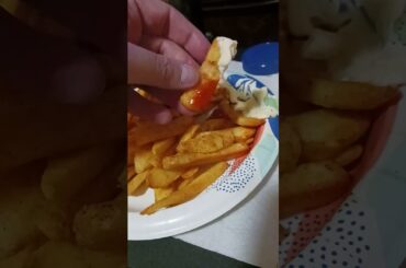 Eating Red Robin Seasoned Steak Fries With Mayonnaise 🍟 😋