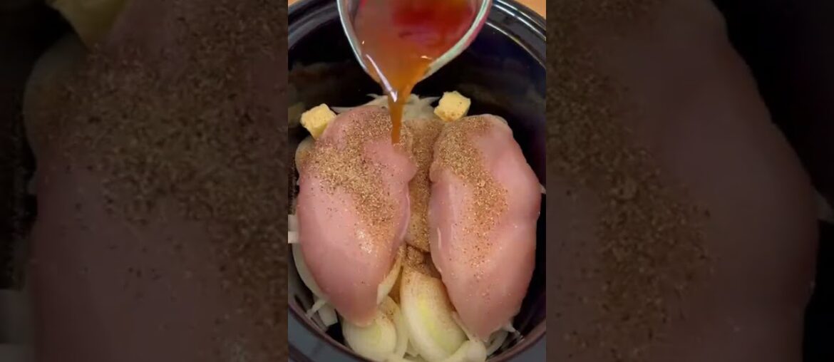 🧅 CROCKPOT FRENCH ONION CHICKEN 🍗 Recipe in comments ⬇️ #crockpotcooking #easydinner