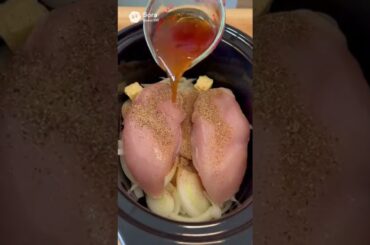 🧅 CROCKPOT FRENCH ONION CHICKEN 🍗 Recipe in comments ⬇️ #crockpotcooking #easydinner