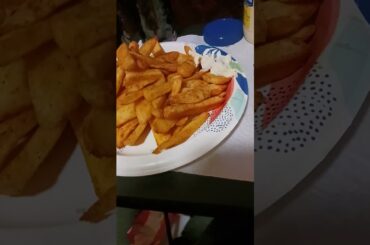 Eating Red Robin Seasoned Steak Fries With Mayonnaise 🍟 😋