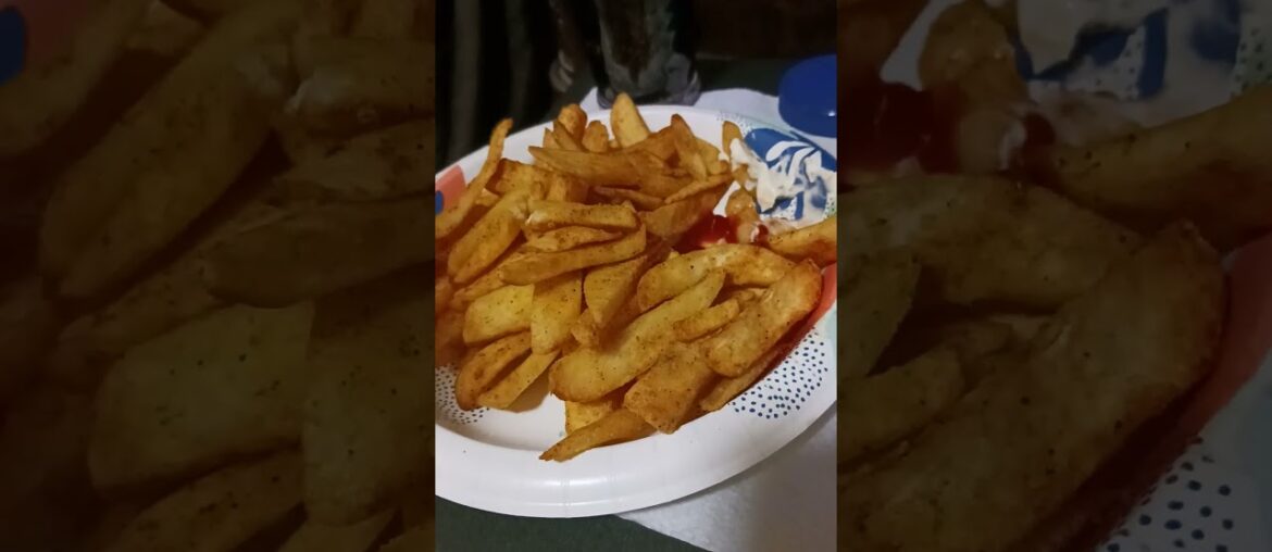 Eating Red Robin Seasoned Steak Fries With Ketchup & Mayonnaise 😋