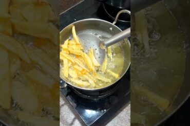 Tabahi french fries khaye hai kabhi apne ? 😋 #ratnakitchen #recipe #shorts #cooking #frenchfries