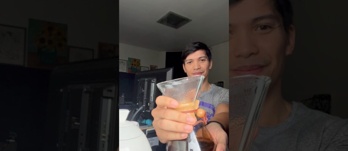 Life as a barista + licensed realtor! Work with me 💪 #realtorph #pourovercoffee #morninggrind