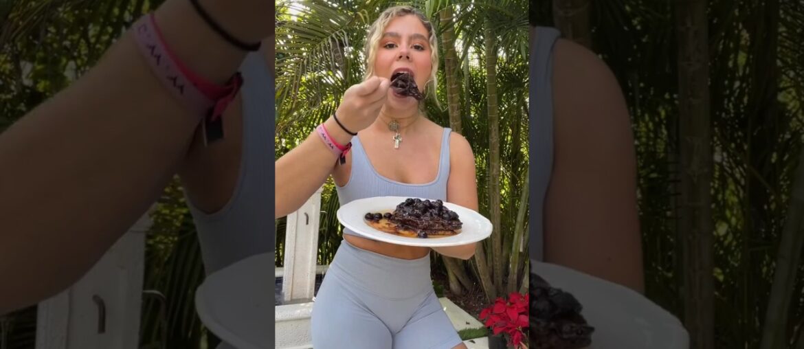 Brownie batter French toast is THAT girl[~288 cals 41g protein]